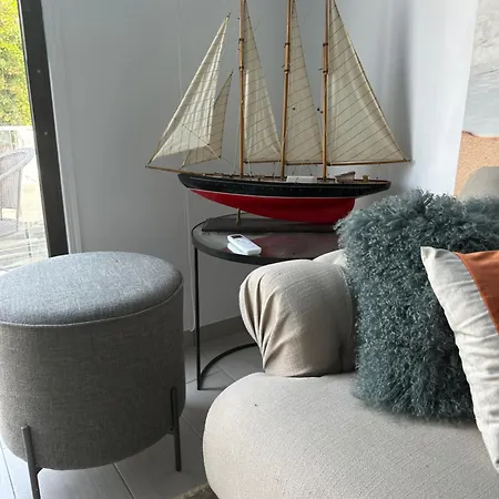 W וילה פאפוס